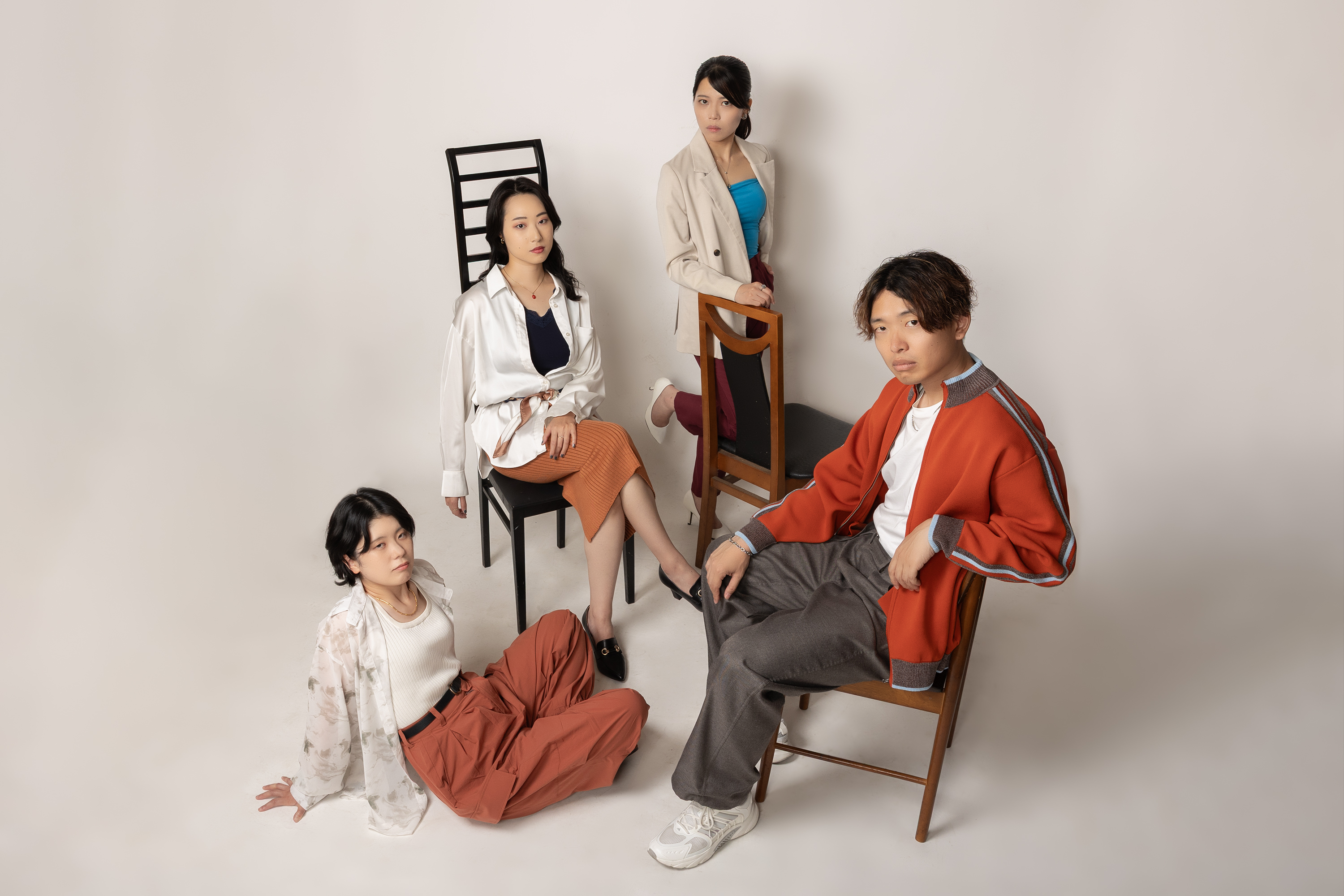 演劇集団nohupの劇団員の集合写真